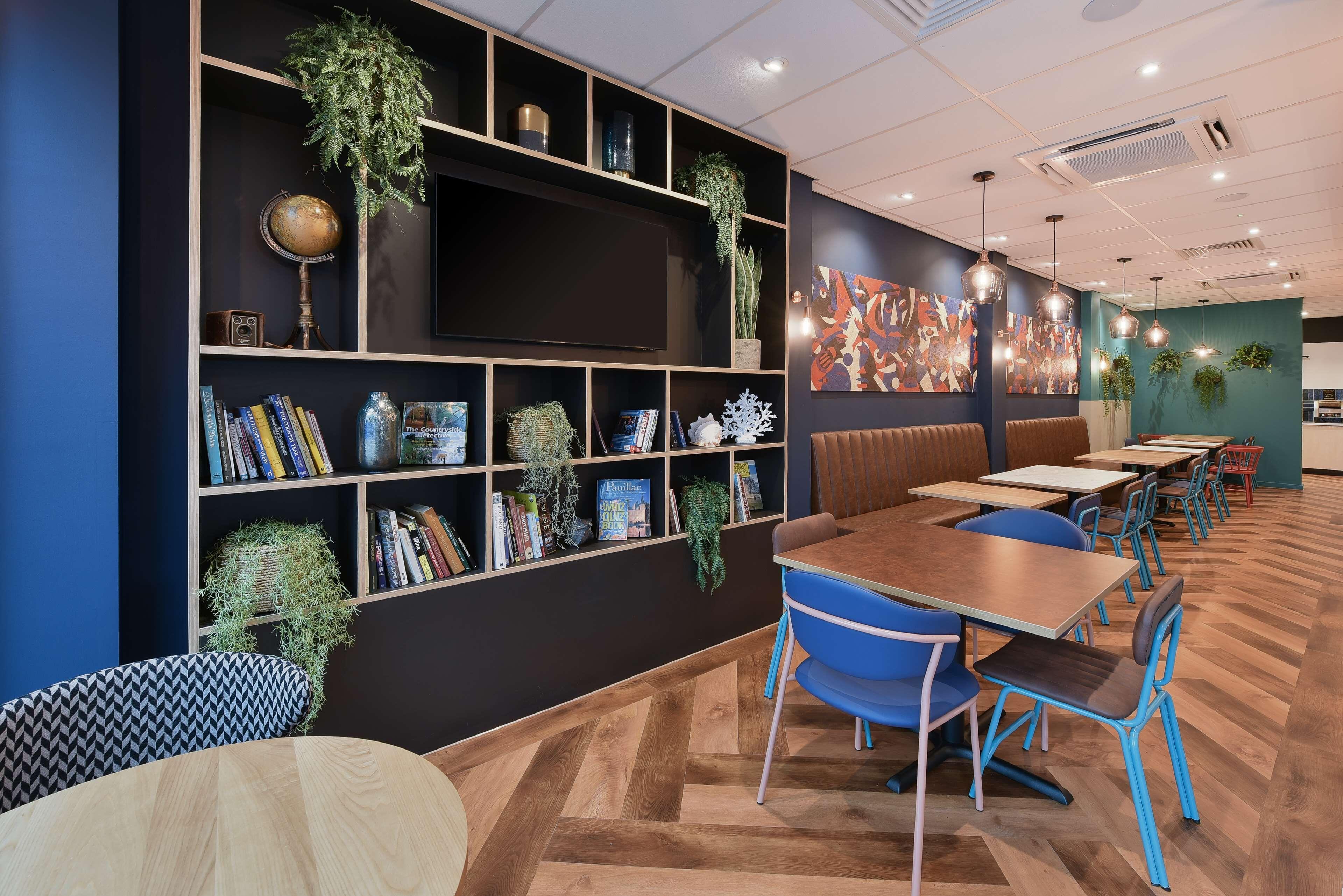 Travelodge Manchester Upper Brooks Street — Photos 1